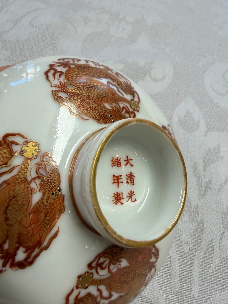 A fine Chinese iron-red and gilt-decorated 'Dragon' covered tea bowl with stand - 图16