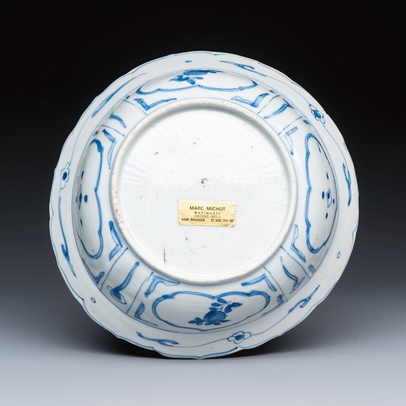 A Chinese blue and white 'Klapmuts' bowl - 图2
