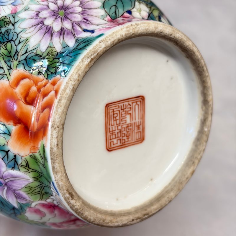 A pair of Chinese famille rose 'Millefleurs' vases with lion-head handles - 图21