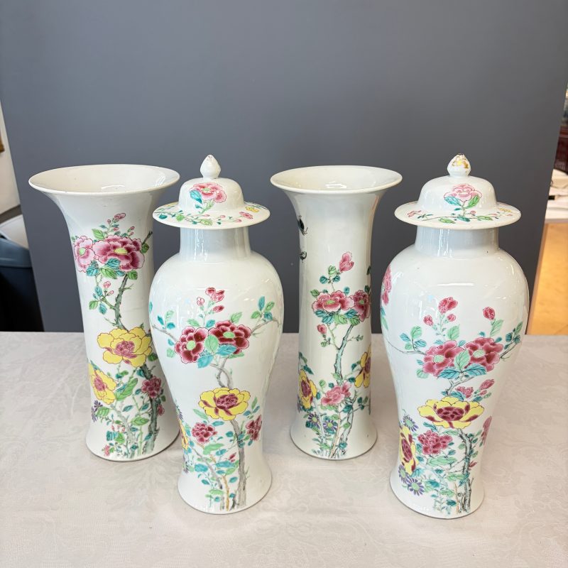 A Chinese famille rose four-piece garniture with floral design - 图14