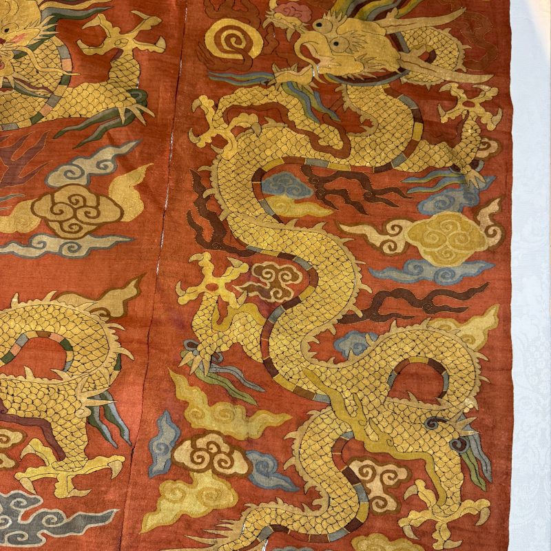 A Chinese coral-ground kesi 'Dragons' panel - 图27