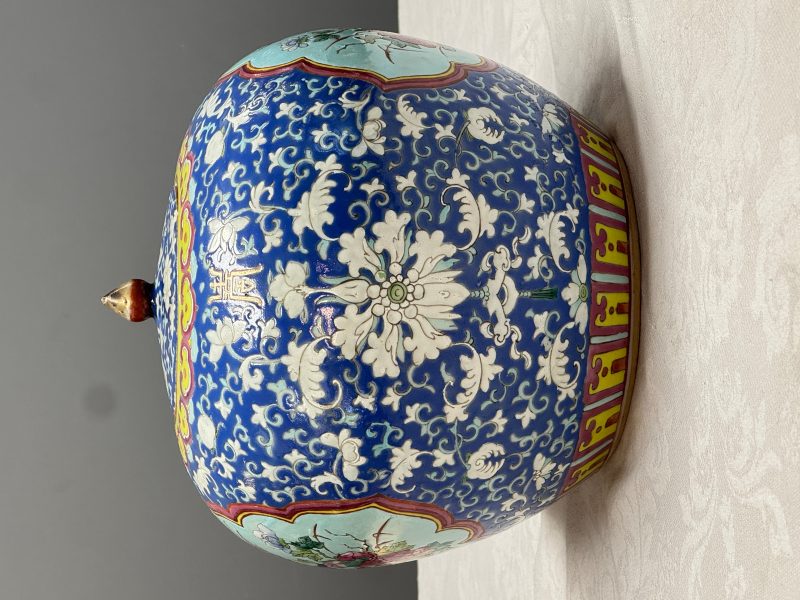 A pair of Chinese famille rose 'Birds among Flowering Branches' jars and covers - 图25