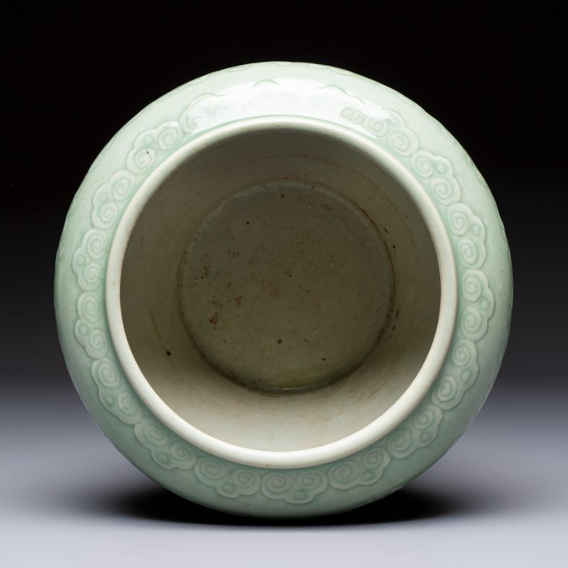 A Chinese celadon-glazed 'Flower Scroll' jar - 图6