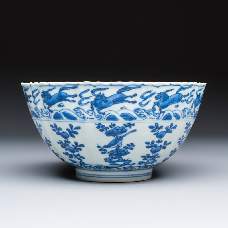 A Chinese blue and white 'Flying Horses and Landscapes' bowl - 图2