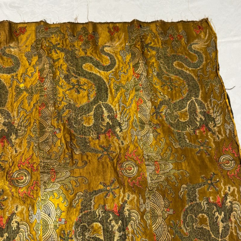 A rare Chinese peacock-feather brocade 'Dragons amid Clouds and Waves' panel - 图10