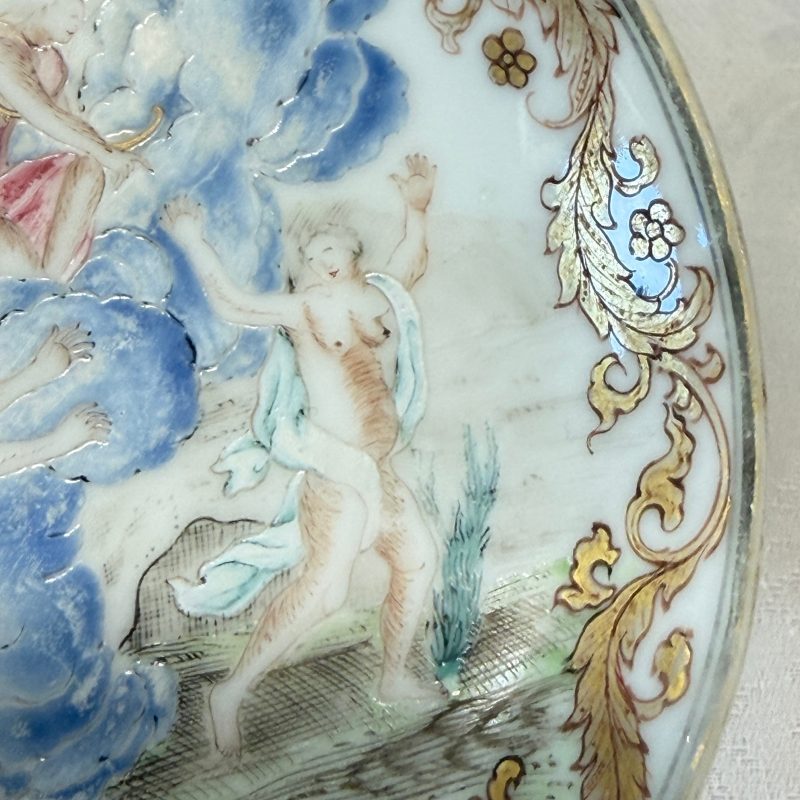 A fine Chinese famille rose mythological subject 'Arethusa, Alpheus and Diana' saucer - 图7