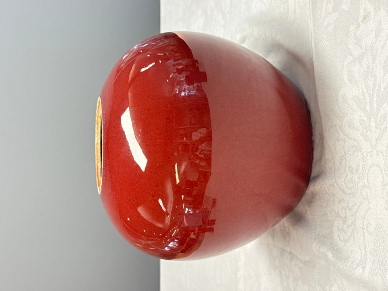 Three Chinese monochrome wares, one with a wooden stand - 图46