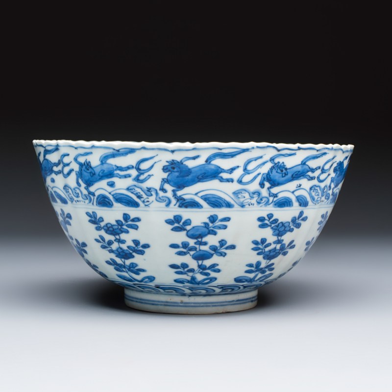 A Chinese blue and white 'Flying Horses and Landscapes' bowl - 图3
