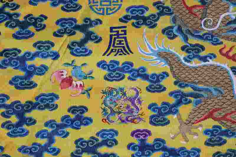 A rare yellow-ground silk kesi Twelve-Symbol semi formal dragon robe, Longpao - 图16