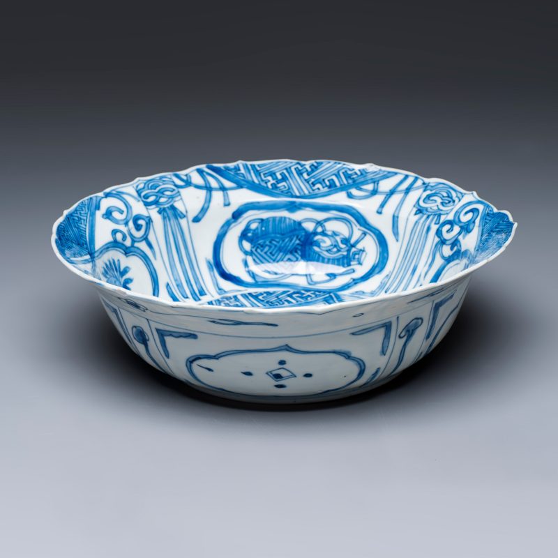 A Chinese blue and white 'Klapmuts' bowl - 图3