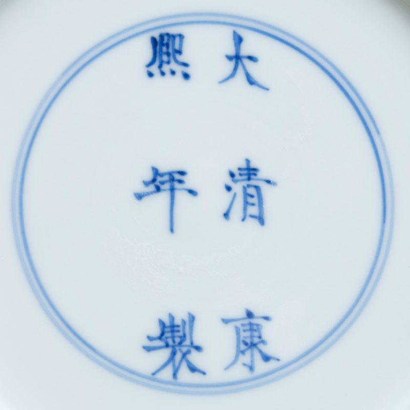 A set of six blue and white 'lotus' dishes, Kangxi mark and of the period (1662-1722) - 图6