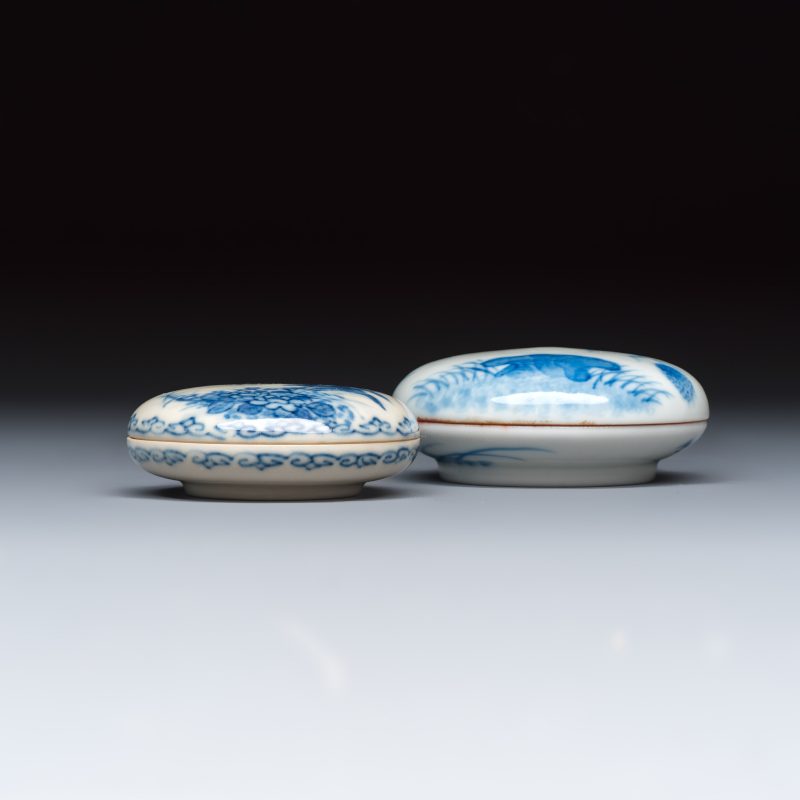 Two Chinese blue and white Wang Bu-style seal paste boxes and covers - 图3