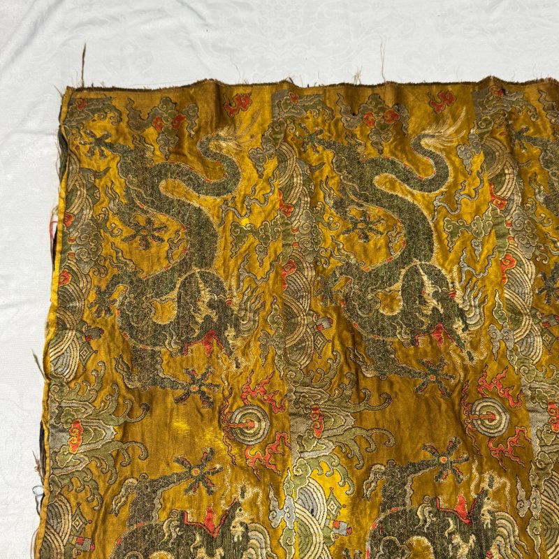 A rare Chinese peacock-feather brocade 'Dragons amid Clouds and Waves' panel - 图11