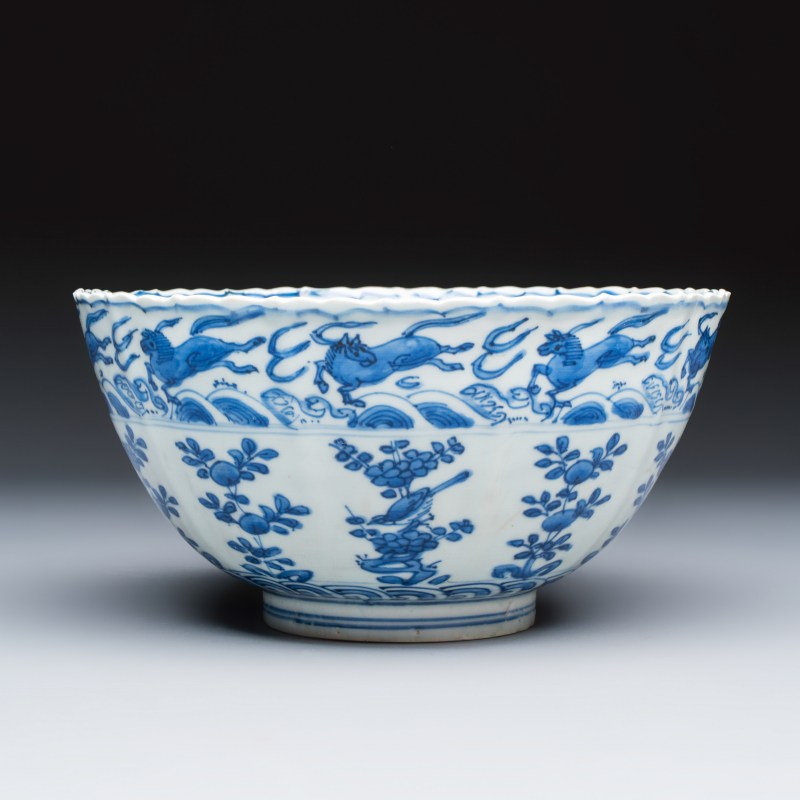 A Chinese blue and white 'Flying Horses and Landscapes' bowl - 图4