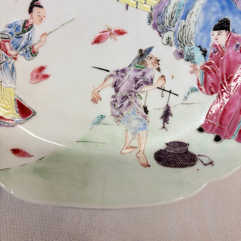A pair of fine Chinese famille rose plates with figural design - 图8