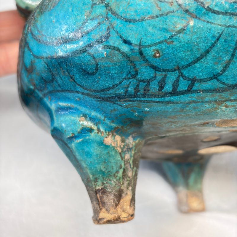 A Chinese peacock-blue-glazed tripod incense burner with wooden cover - 图22