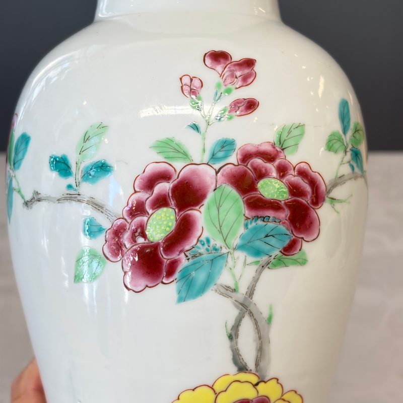 A Chinese famille rose four-piece garniture with floral design - 图16