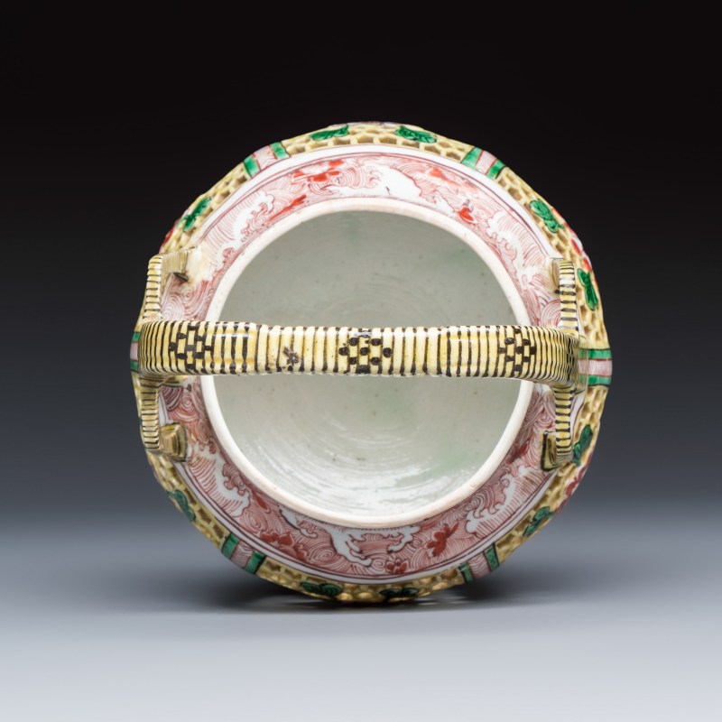 A rare Chinese verte biscuit reticulated basket - 图6