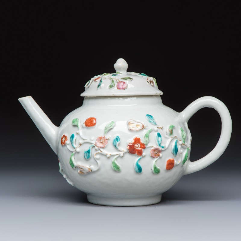 A Chinese famille rose relief-decorated teapot with floral design - 图2
