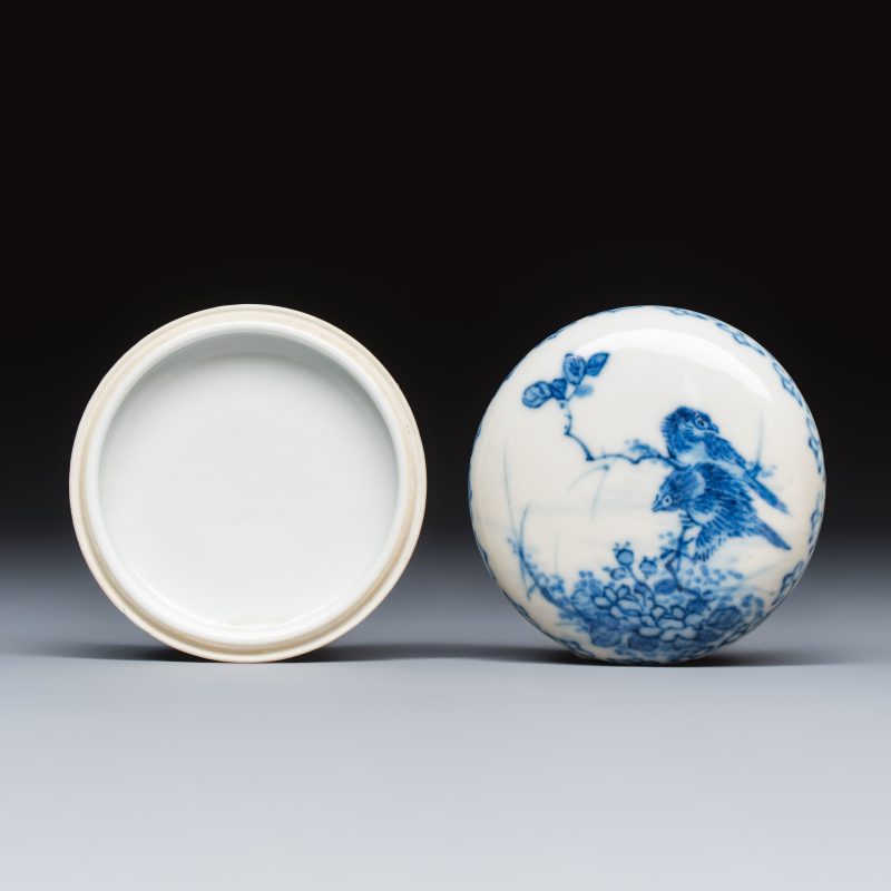 Two Chinese blue and white Wang Bu-style seal paste boxes and covers - 图5