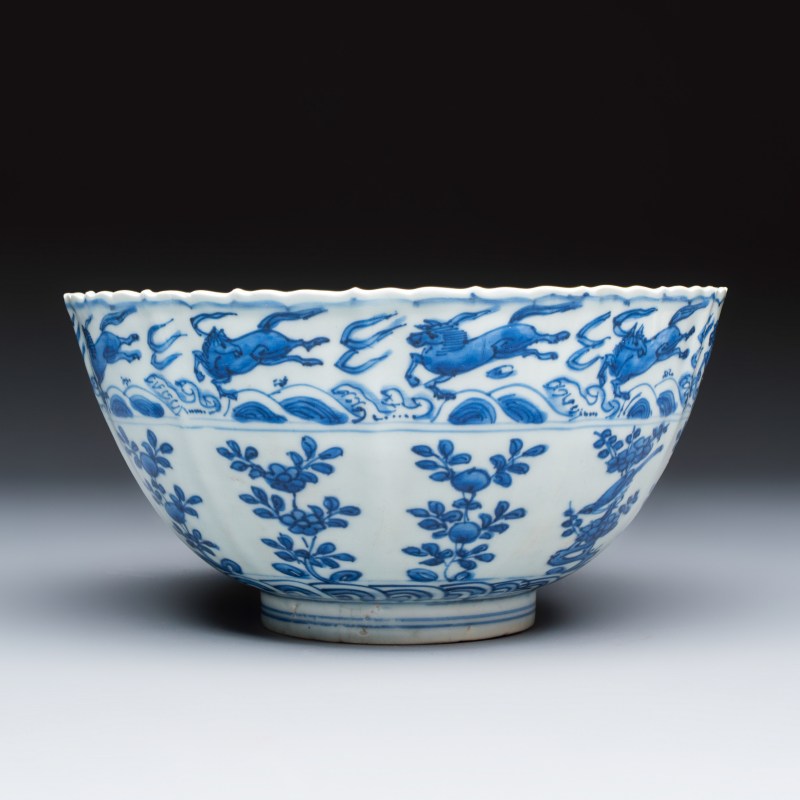 A Chinese blue and white 'Flying Horses and Landscapes' bowl - 图5