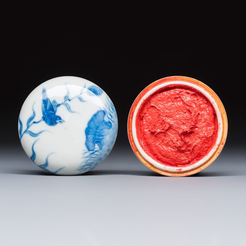 Two Chinese blue and white Wang Bu-style seal paste boxes and covers - 图7