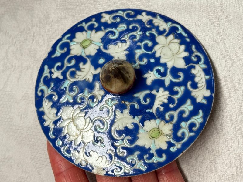 A pair of Chinese famille rose 'Birds among Flowering Branches' jars and covers - 图31