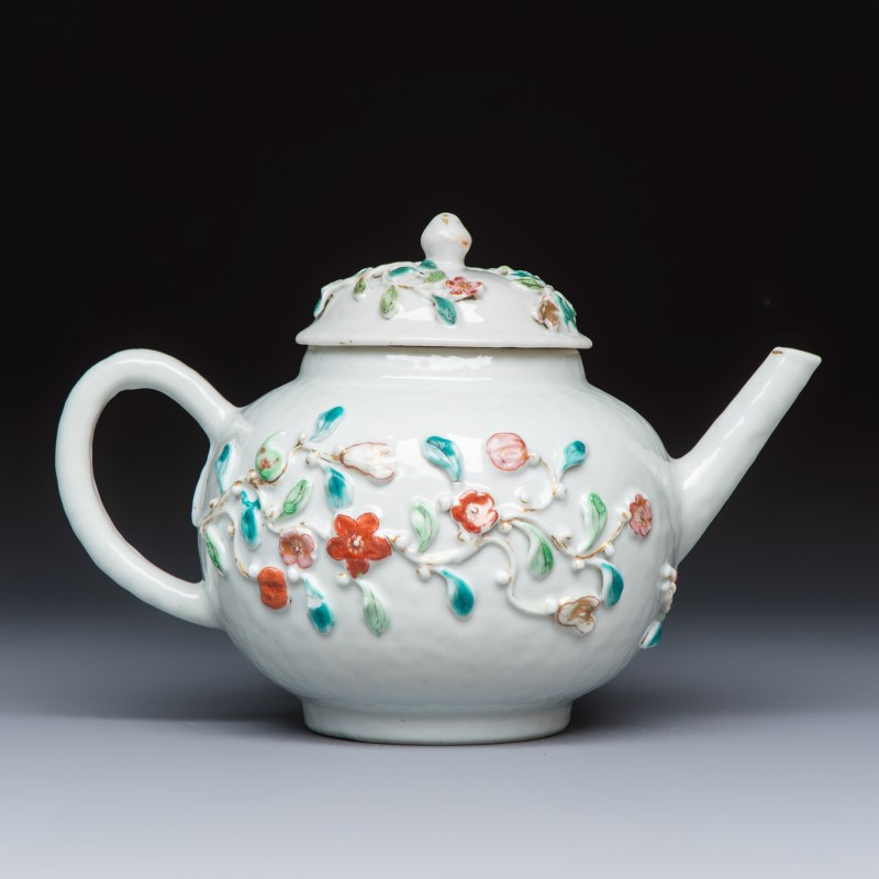 A Chinese famille rose relief-decorated teapot with floral design - 图4