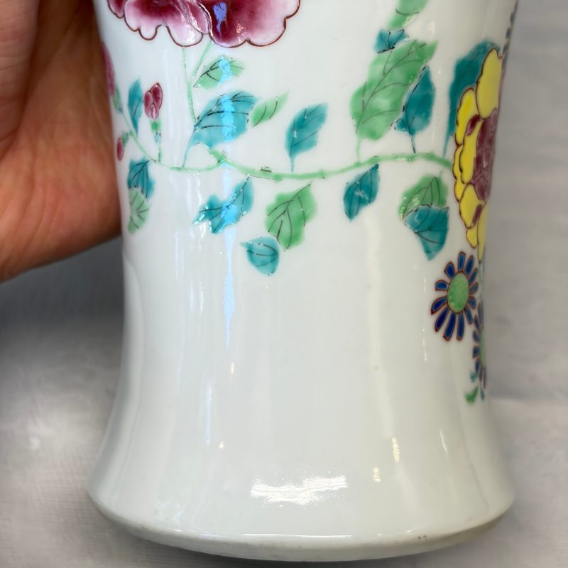 A Chinese famille rose four-piece garniture with floral design - 图19