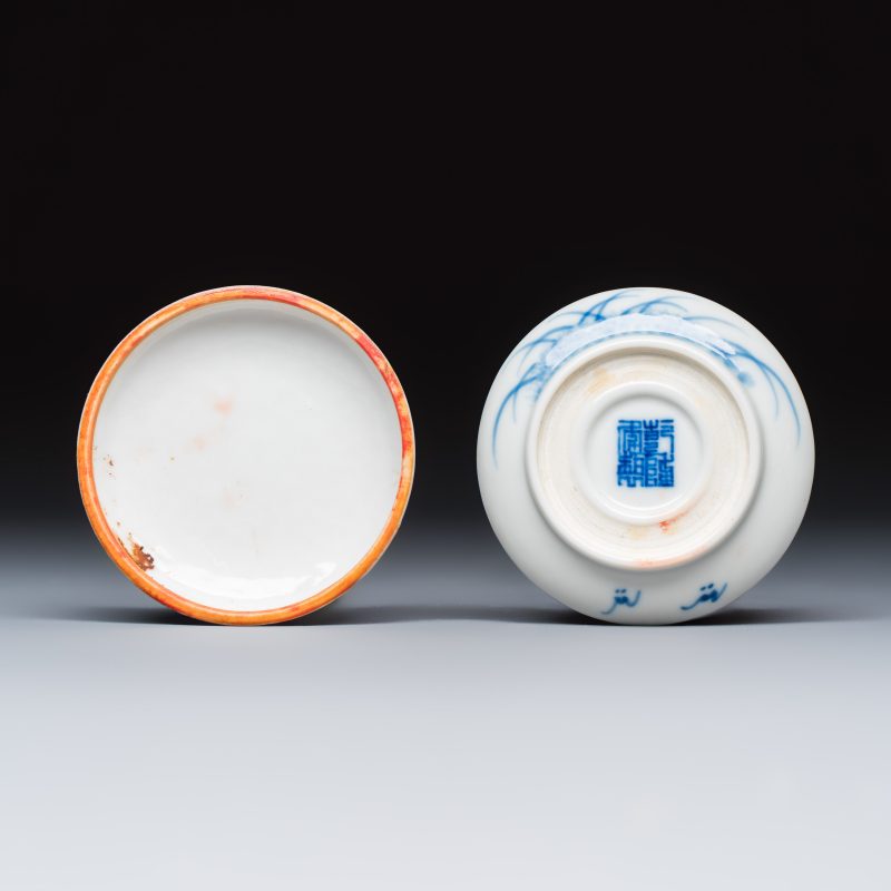 Two Chinese blue and white Wang Bu-style seal paste boxes and covers - 图8