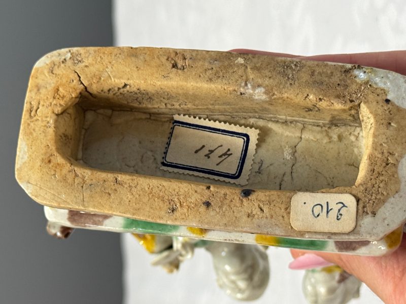 A Chinese famille verte sancai biscuit 'Merry Music Making' group - 图15
