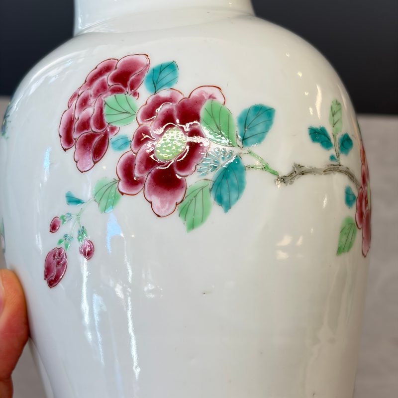 A Chinese famille rose four-piece garniture with floral design - 图18