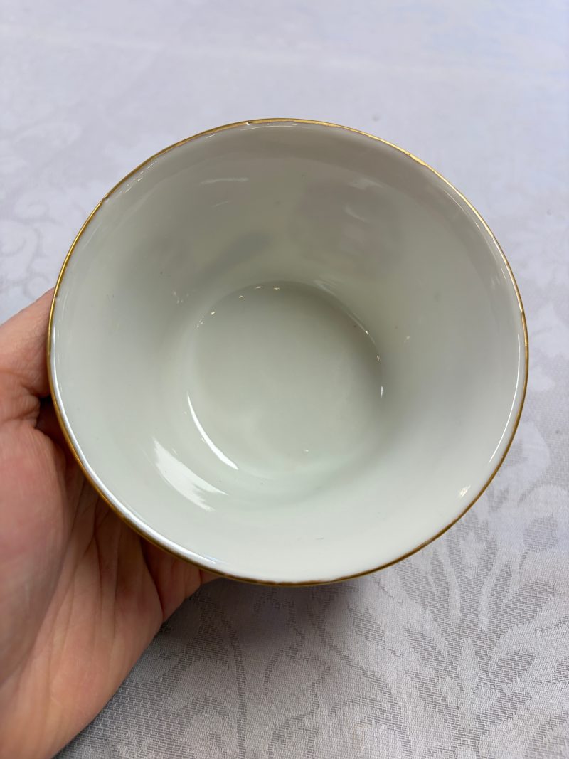 A fine Chinese iron-red and gilt-decorated 'Dragon' covered tea bowl with stand - 图22