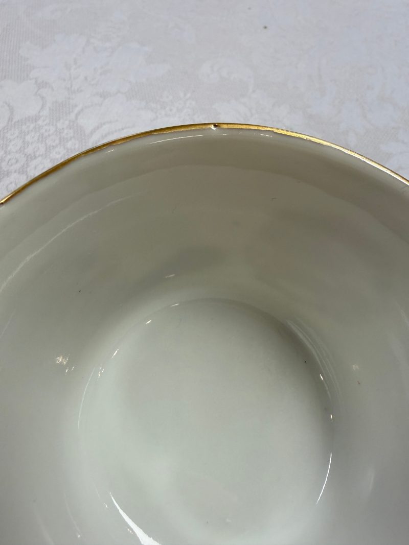 A fine Chinese iron-red and gilt-decorated 'Dragon' covered tea bowl with stand - 图23