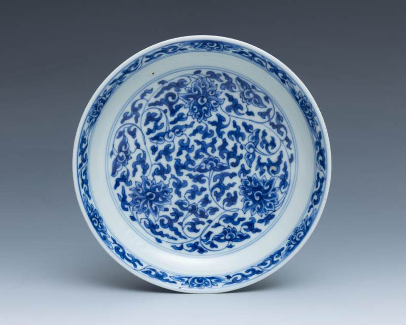 A pair of blue and white 'lotus' dishes, Kangxi mark and of the period (1662-1722) - 图6