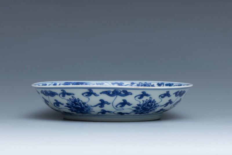 A set of six blue and white 'lotus' dishes, Kangxi mark and of the period (1662-1722) - 图7