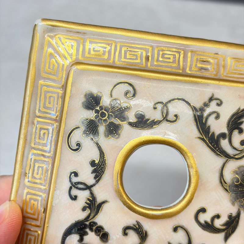 A pair of extremely rare Chinese Canton famille rose bough pots - 图89