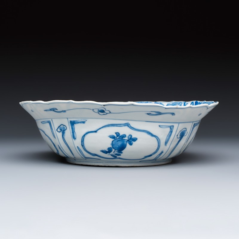 A Chinese blue and white 'Klapmuts' bowl - 图6