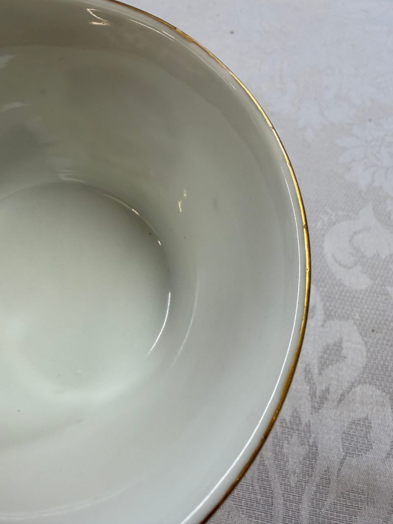 A fine Chinese iron-red and gilt-decorated 'Dragon' covered tea bowl with stand - 图24