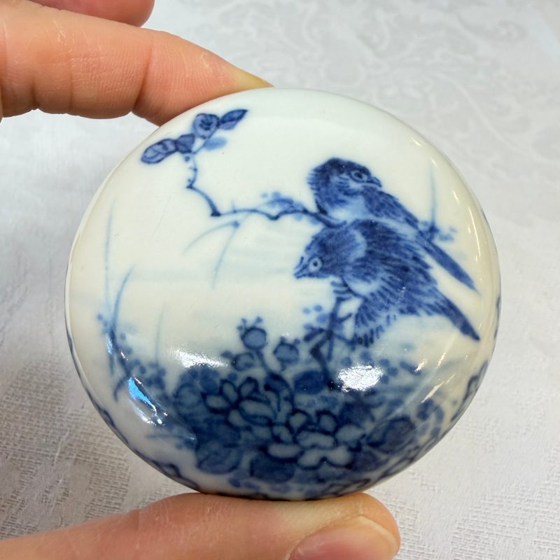 Two Chinese blue and white Wang Bu-style seal paste boxes and covers - 图10