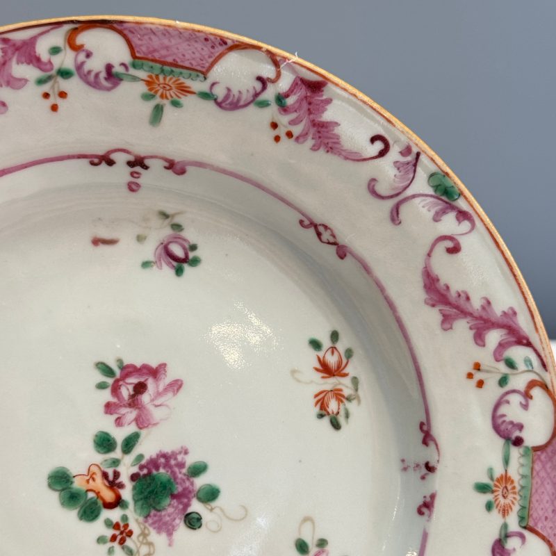 Two pairs of Chinese famille rose plates - 图32