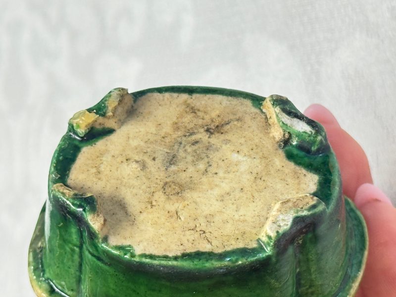 Three Chinese famille verte sancai biscuit 'Jardinière' incense stick holders - 图15