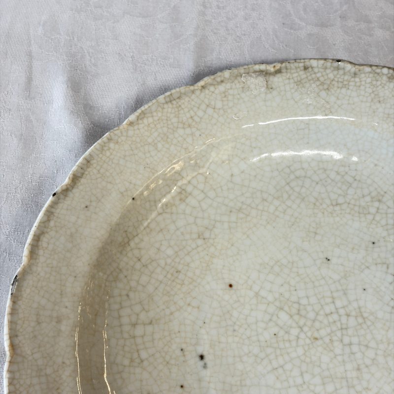 A Chinese blue and white 'Mandarin Duck' dish and a crackle-glazed dish - 图13