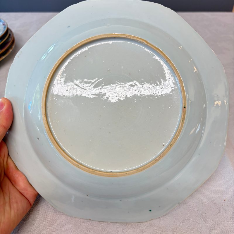 A pair of octagonal Chinese famille rose plates with a boat on a river - 图10