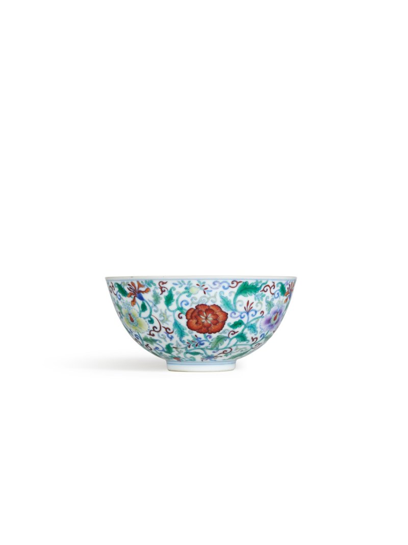 A fine doucai and famille-rose ‘floral’ bowl, Mark and period of Yongzheng | 清雍正　鬪彩加粉彩花卉紋盌　《大清雍正年製》款