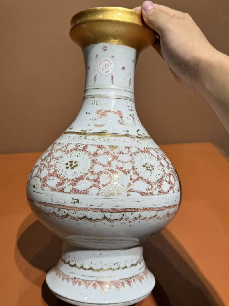 清康熙 矾红描金花卉纹洗口尊 - 图4