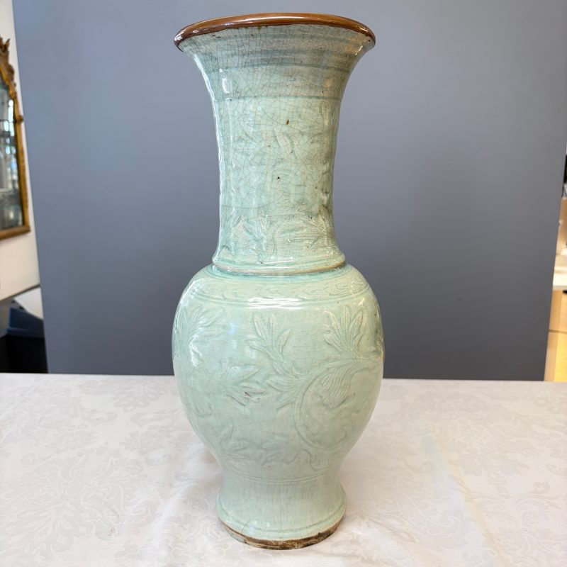 A Chinese Longquan celadon-glazed incised 'Peony' yenyen vase - 图12