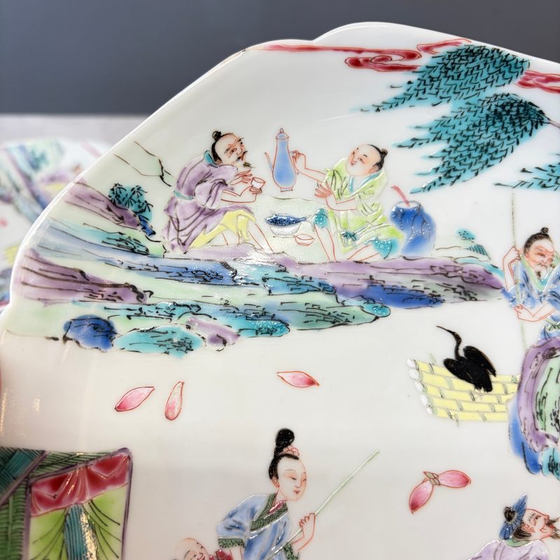 A pair of fine Chinese famille rose plates with figural design - 图14