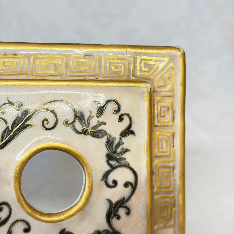 A pair of extremely rare Chinese Canton famille rose bough pots - 图91