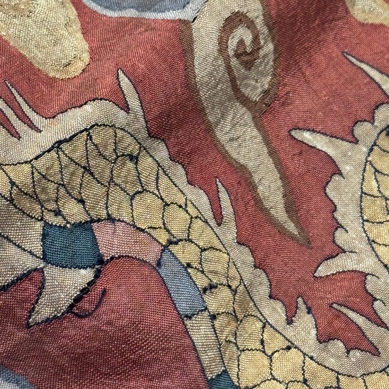 A Chinese coral-ground kesi 'Dragons' panel - 图30